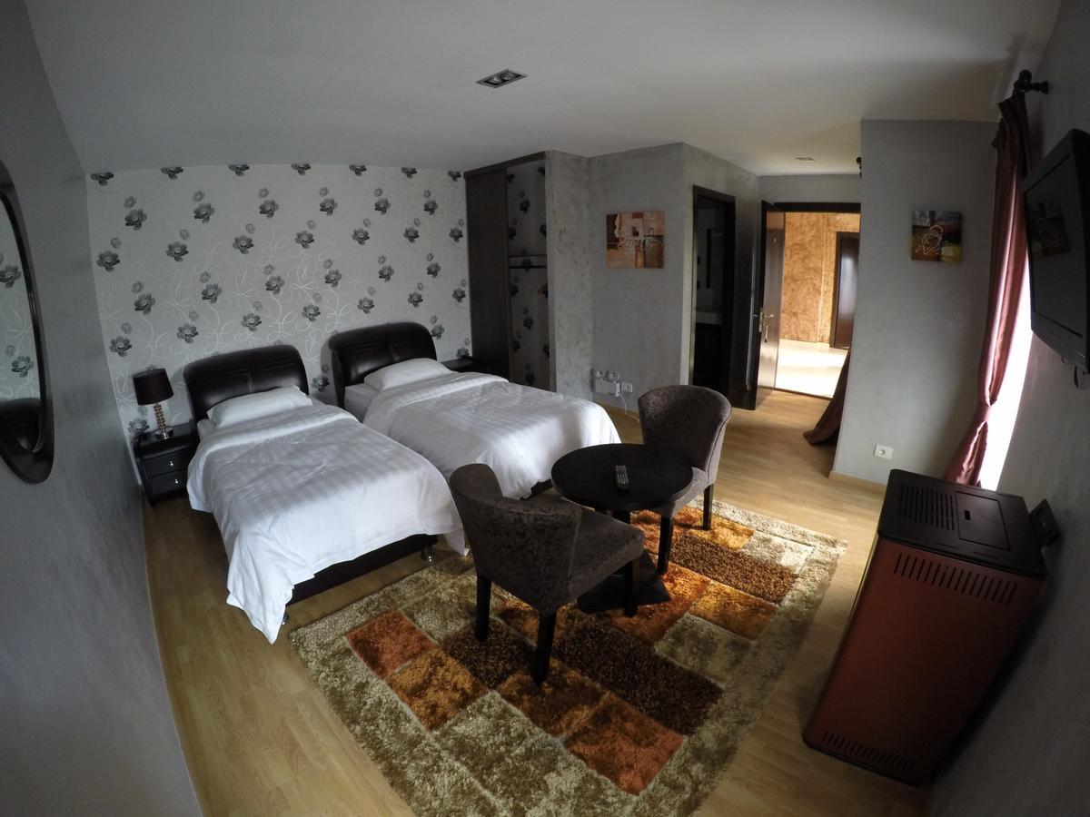 Johnny Hotel Kamenice Esterno foto